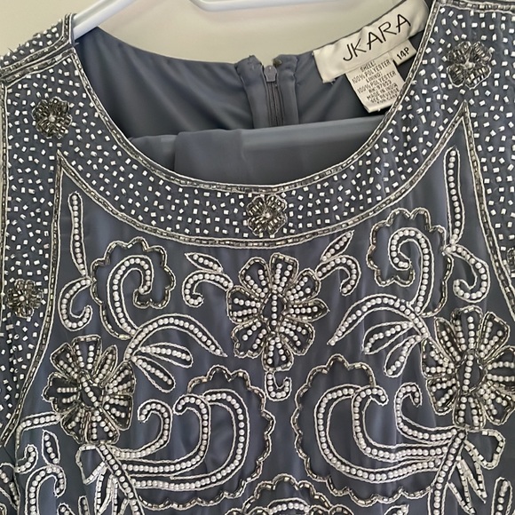 J Kara Sleeveless Scallop Long Beaded Dress with Scarf - Picture 4 of 5